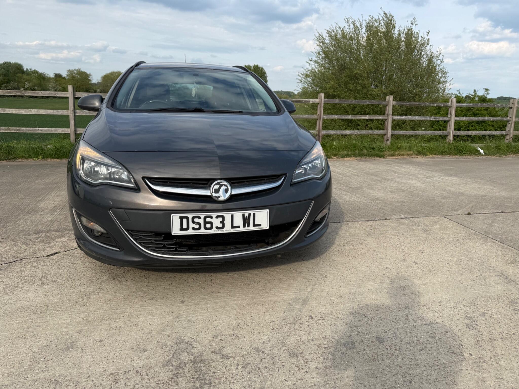 Vauxhall Astra 1.7 CDTi ecoFLEX SRi Sports Tourer Euro 5 5dr — photo 51 of 86